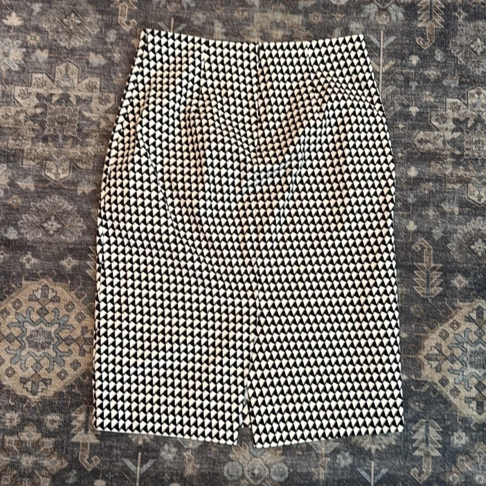 BANANA REPUBLIC geometric pattern viscose/spandex skirt size 14 tall like new - Picture 2 of 5
